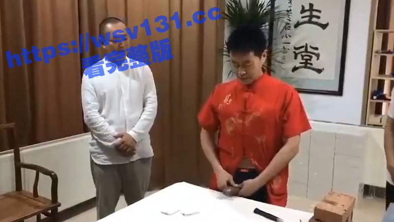 河北铁棍王！把砖头放在鸡巴上用铁锤敲 一顿操作下来惊呆众人 大师的鸡巴果然够硬！