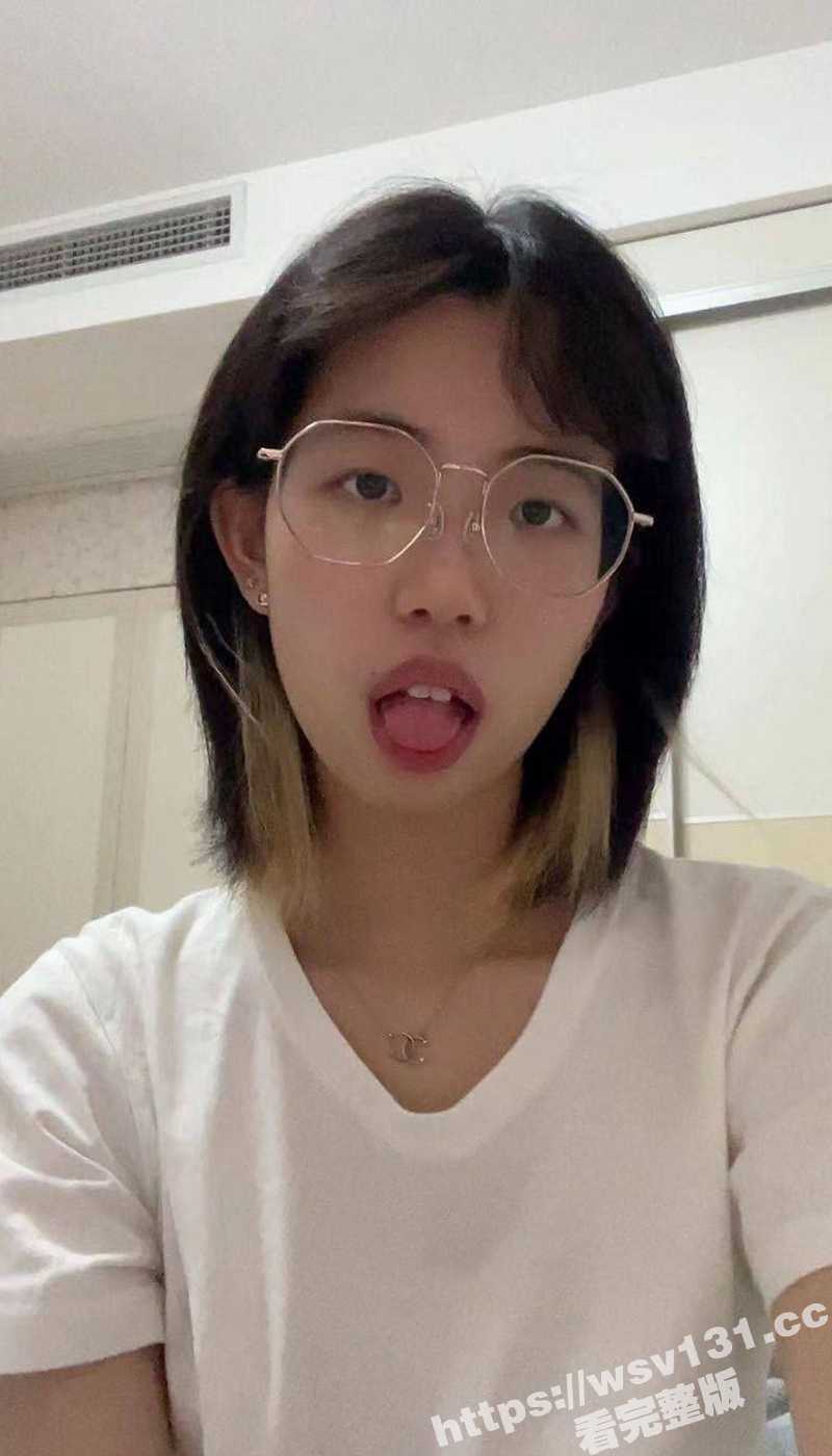 长沙极品反差婊 张玉苧 被男友拴着狗链就开操 超棒的极品母狗 后入美臀爽歪歪！