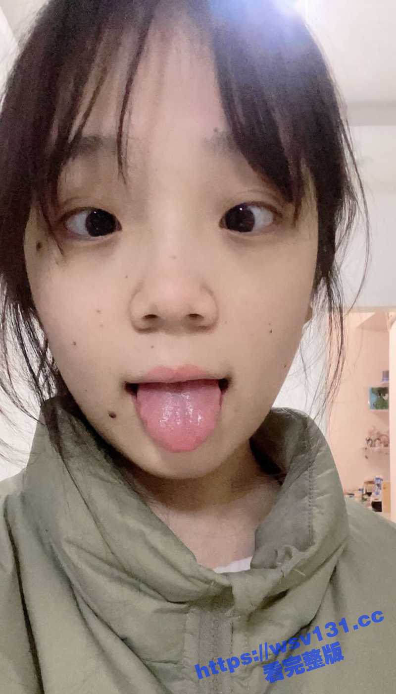 清纯反差母狗 拍摄裸照自慰啪啪 穿上白丝JK 一字马摆好供干爹玩弄 被爆操！
