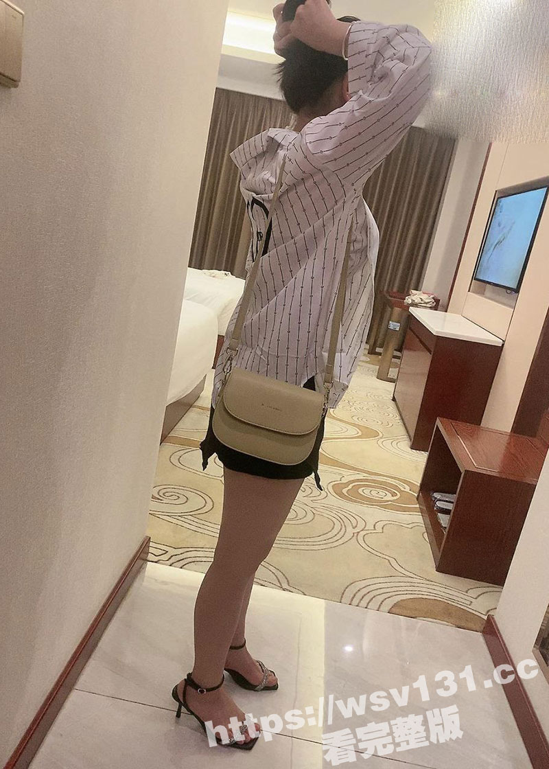 叔嫂乱伦！老妈带女友去逛街 我偷偷约嫂子到酒店再次开苞嫂子小屁眼 ！