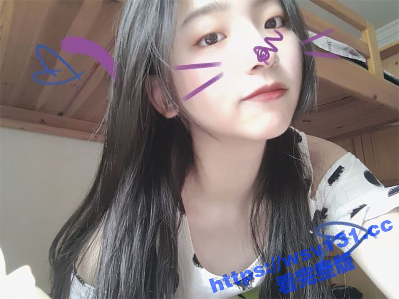 高颜值眼镜学生少女 清纯的长相床上很骚 性爱自拍美臀无套后入 操到吐舌头呻吟