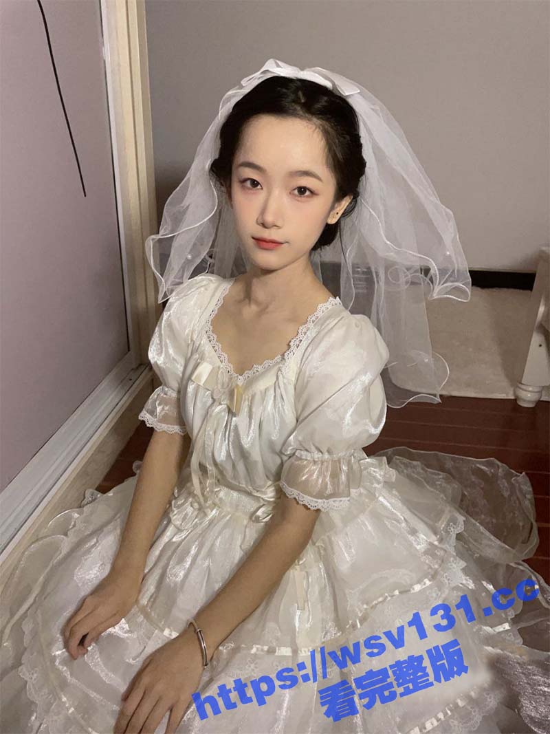 推特萝莉 04年女大学生 胡椒仔 露脸高价定制各种cosplay粗大道具自慰 真正的母狗萝莉