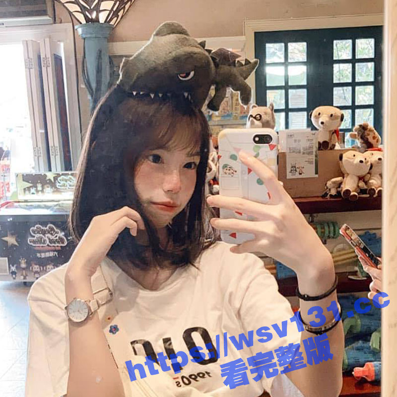 可爱短发小姐姐被职校男友强制拍啪啪视频 小姐姐很害羞不肯露脸 但最后还是坳不过男友被强制露脸后入