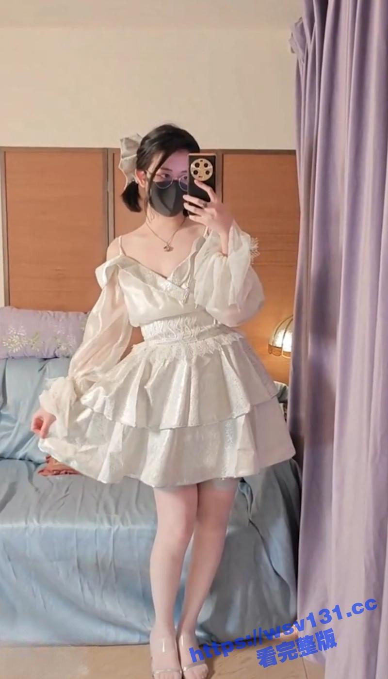 抖音快手 爆火反差婊 Naimi奶咪 白丝袜 龙女变装 骚舞裸舞 道具自慰！