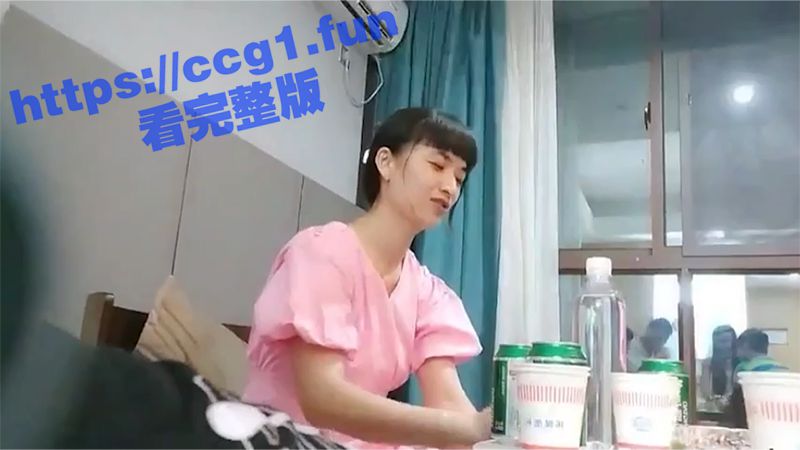 娇羞湖南少妇第一次玩换妻放的超级开 老公还没过来的时候就被对方老婆拉着女女舌吻舔穴
