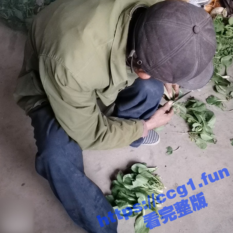农村扶贫 关爱空巢老人！大奶女菩萨勾引农村老大爷打炮 大爷估计是太久没草逼了 插几下就秒射了