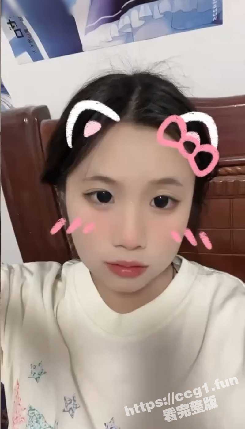 刚上大一的新生学妹 被拿下 小穴和奶子都发育的不错 特别是那诱人的奶子 床上还犹如母狗般主动！