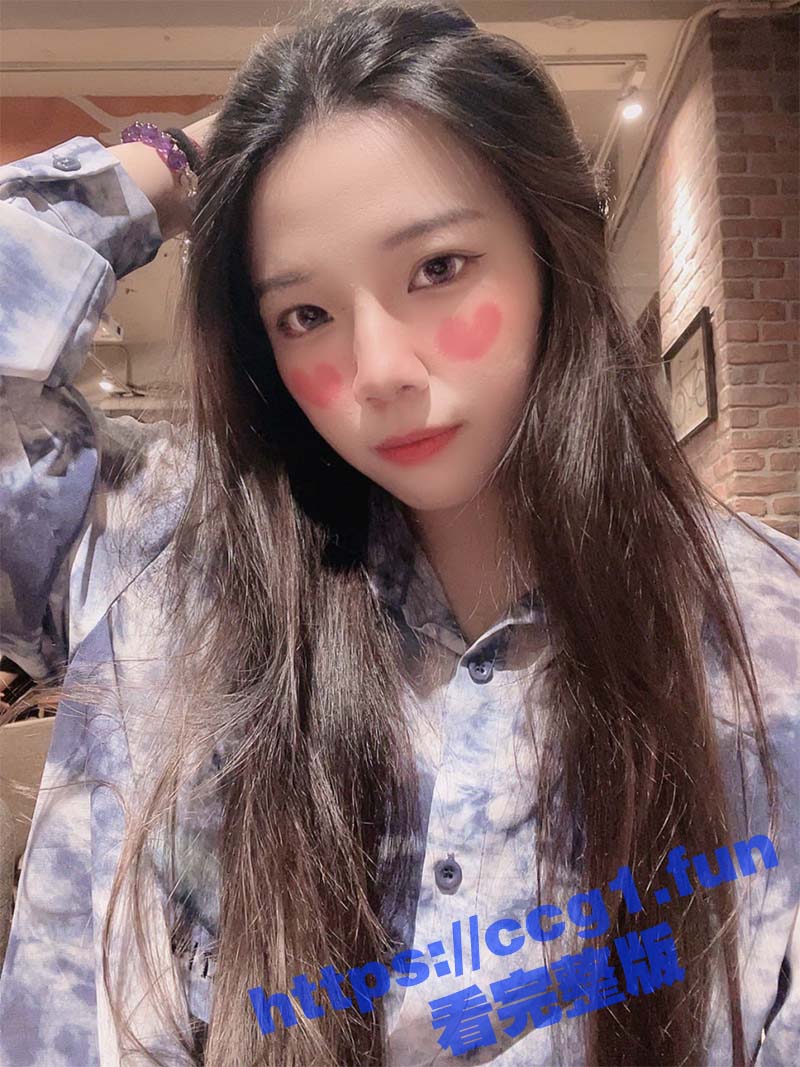 台湾情侣视频泄密 有点婴儿肥的大眼台妹私密视频被渣男曝光 乳晕和小穴还是那么粉嫩呢！