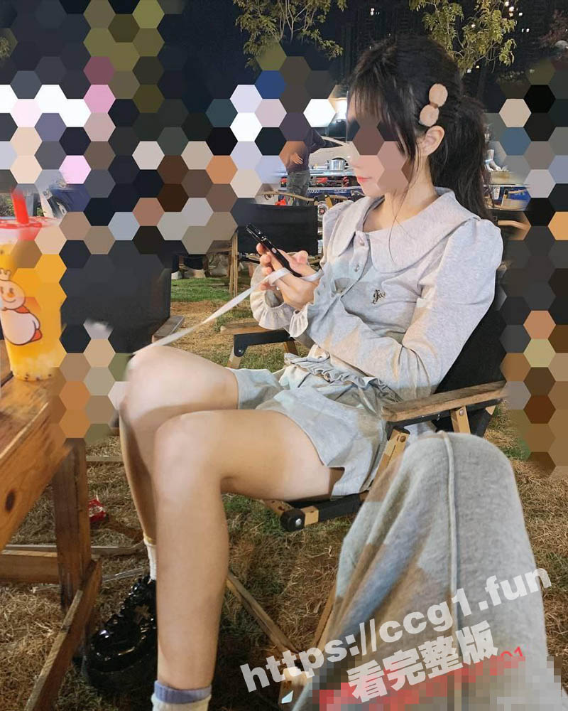 兄妹乱伦！妹妹被我破处生气 用一部手机哄好后再次对她下手 精致的粉嫩肉穴 完美的胴体简直太棒了