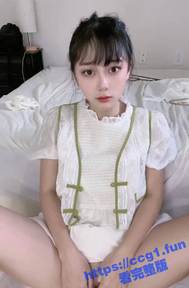 国产福利姬 清纯小美女BlackCatccup 三点粉嫩黑丝裸拍自慰 丝足美脚楚楚可怜的模样视频合集