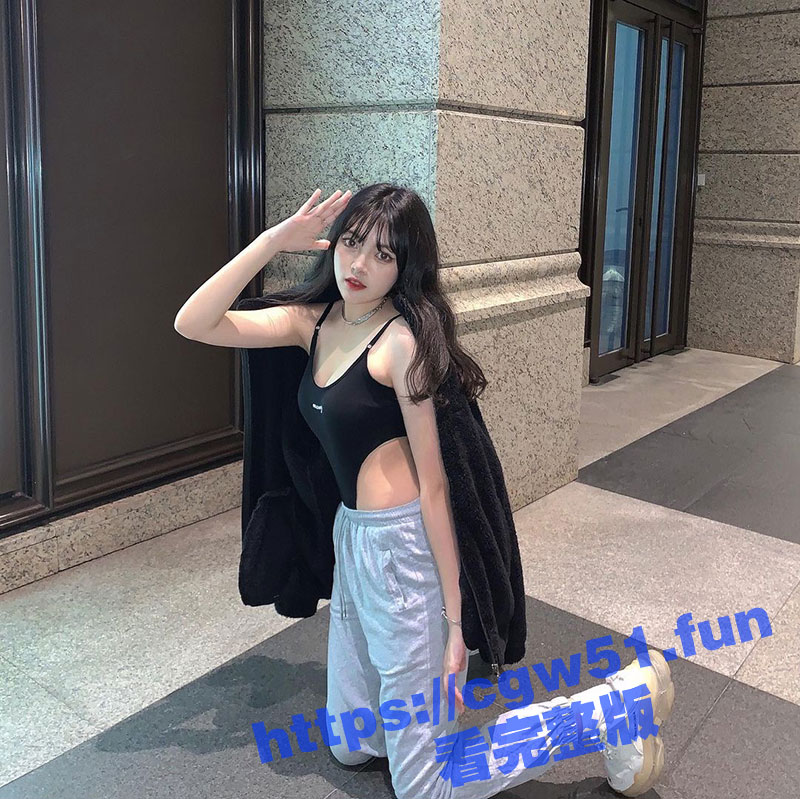 百度云泄密！漂亮的小网红和大屌男友在酒店啪啪做爱视频被全网流出！
