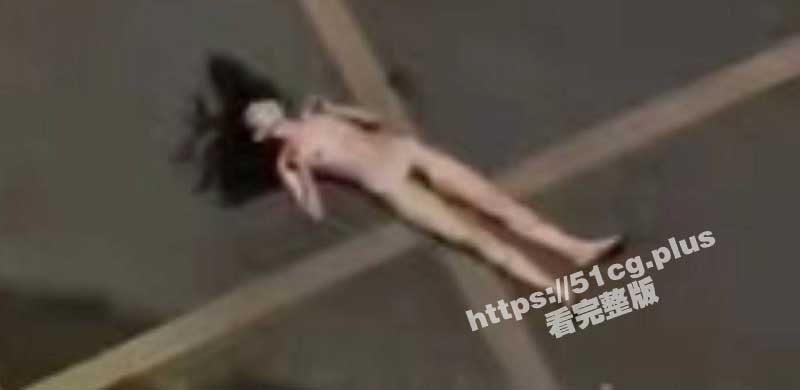 深圳北站东广场 天桥啪啪打炮 女生意外掉下来 全裸躺在路中间 太刺激了