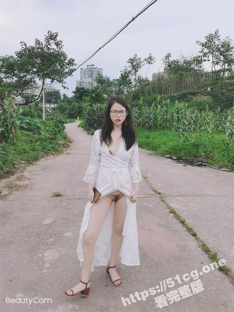 云盘泄密 超骚反差眼睛娘 露出、SM调教 喝尿、多P肛交拳交全都搞起来 努力给她把B撑坏！