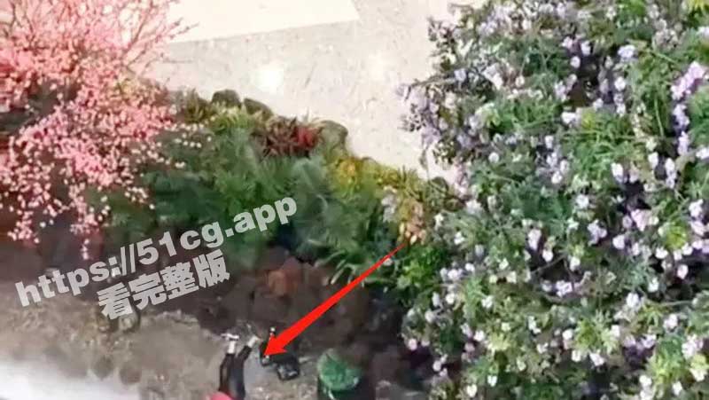 西安赛格跳楼事件 一女子从赛格7层坠入负二层 疑似与老公吵架一时想不开