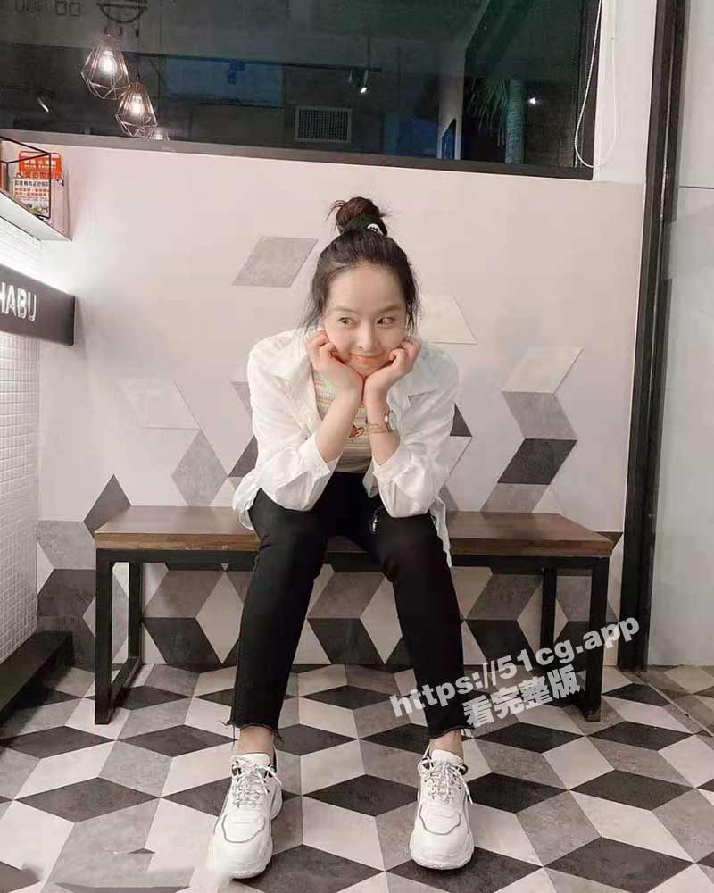 云盘泄露！广州反差婊 「小惠」 私密视频流出 吃鸡啪啪技术一流