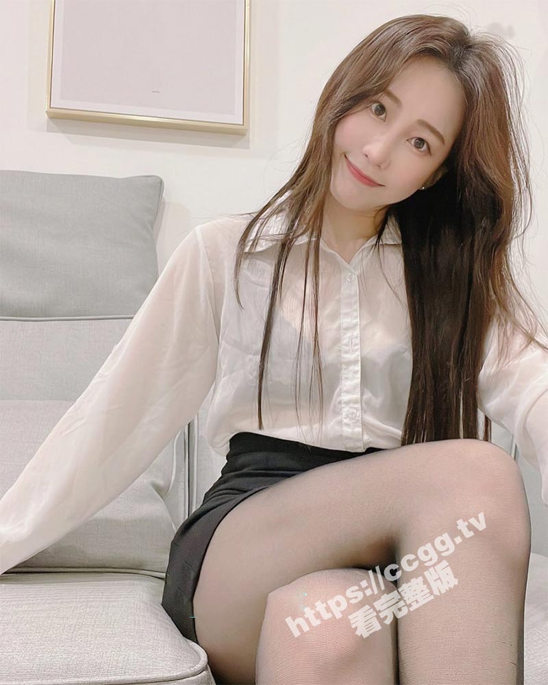 独家重磅 INS台湾模特funnyg可可 付费稀有菊花双通视频 前后两根一起插入！