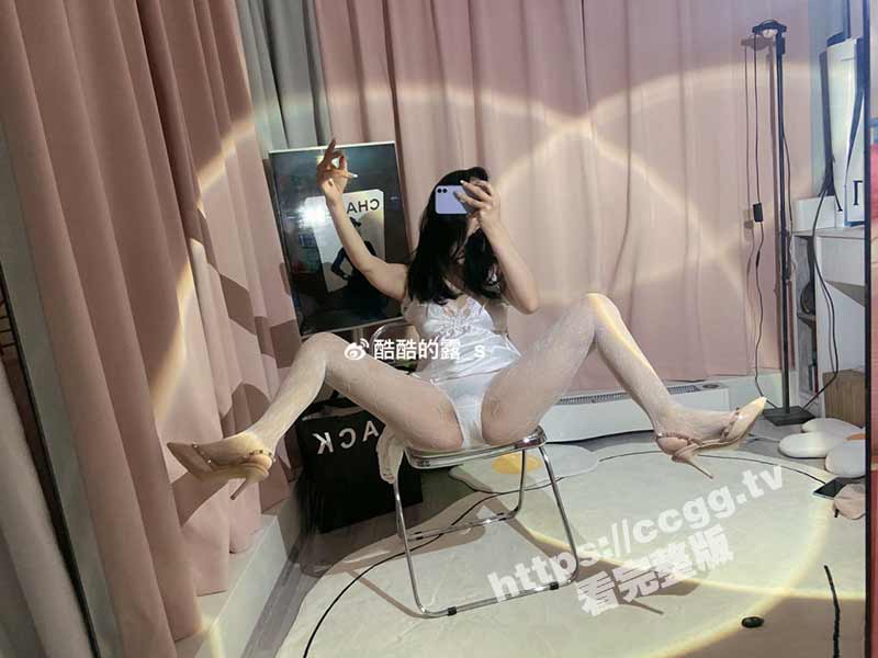 微博抖音网红 酷酷的露 空姐舞蹈生在线发骚 展示逆天一字马花活超多！