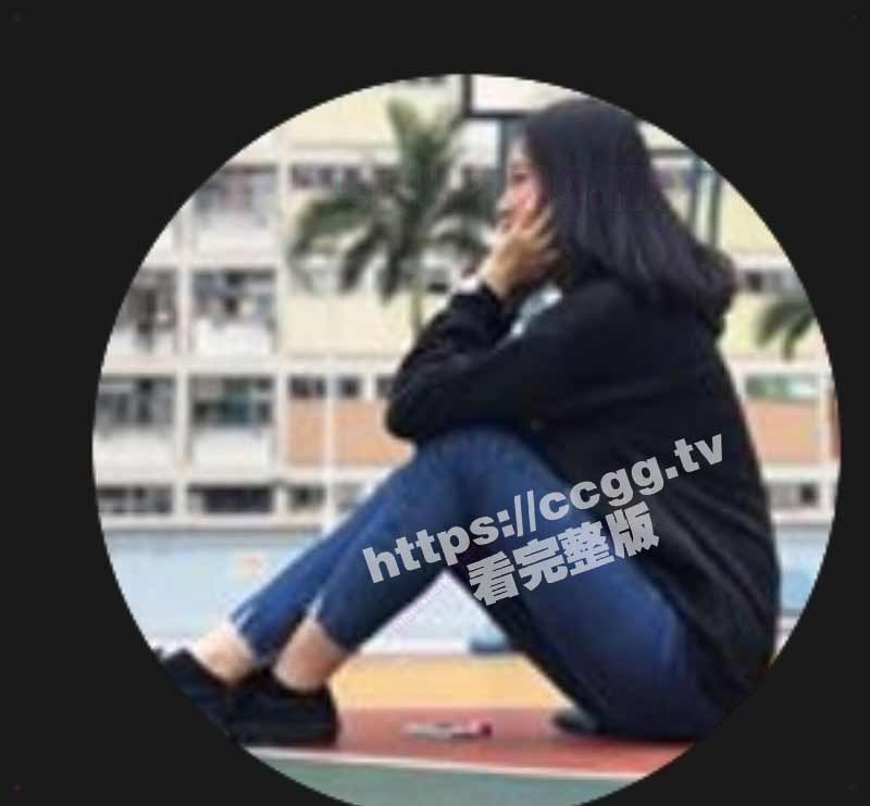 超清纯美女大学生 情侣私拍流出 面对镜头毫不羞涩 骑乘榨精尽显反差！