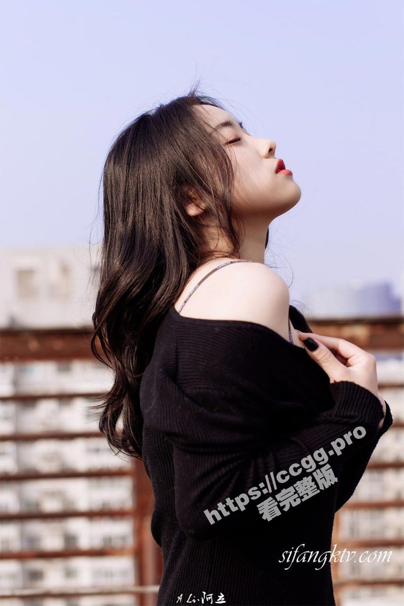 绝色女神! 丰乳肥臂s型身材女模被摄影师潜规则，三点全漏+天台啪啪，后入 乳交直接射爆！