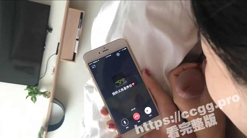 玩的就是心跳！骚鸡边吃鸡吧边勾引男人 刺激 这个才是极品