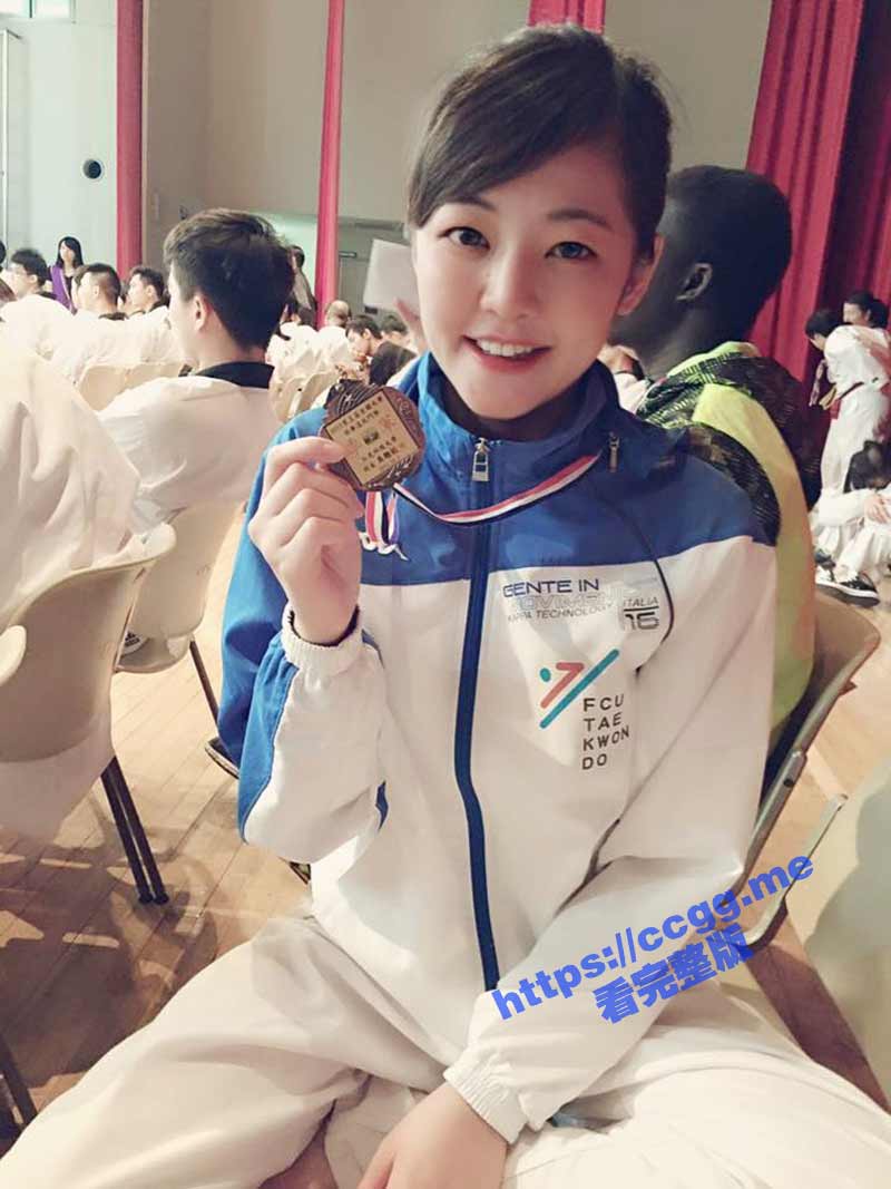 新加坡美女大学生 琪琪 人前清纯美丽 私下反差极大 酒店约炮露脸自拍流出