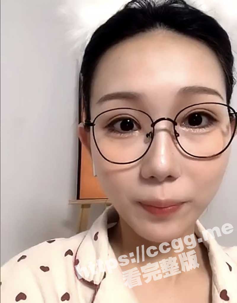 东北甜美眼镜婊 田静怡 与男友裸聊 浴室发骚自摸挑逗 全程露脸反差感爆棚！