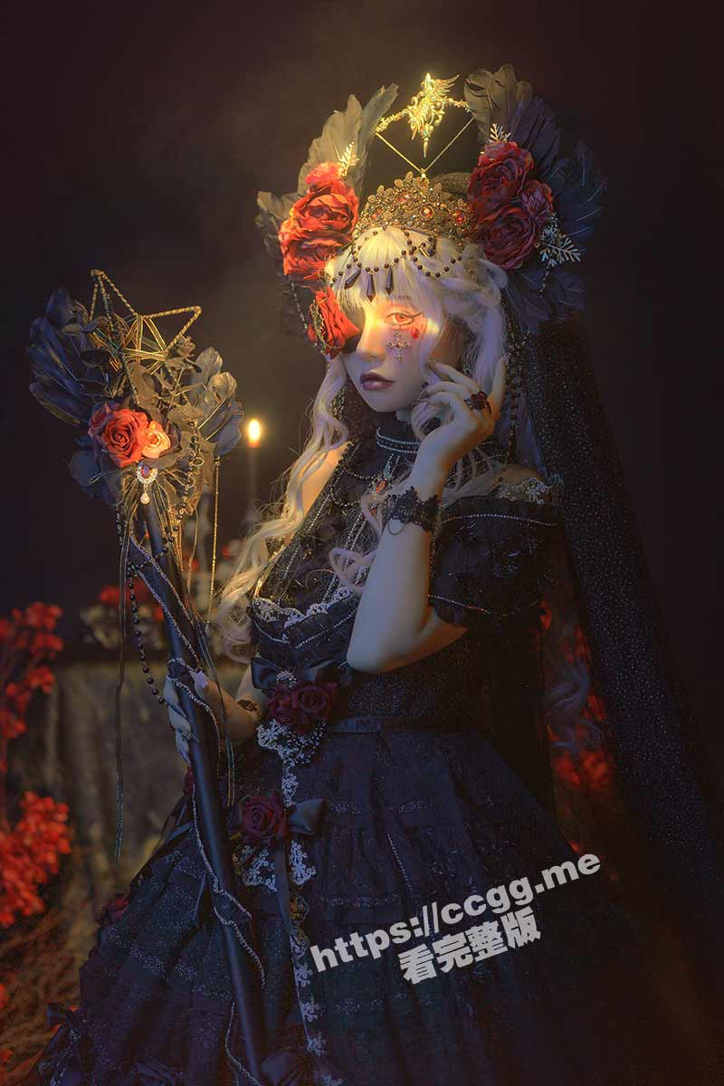 爆机少女「喵小吉」暗黑系Cos《鸦》敏感乳头变硬耸立 饱满少女阴户诱人至极