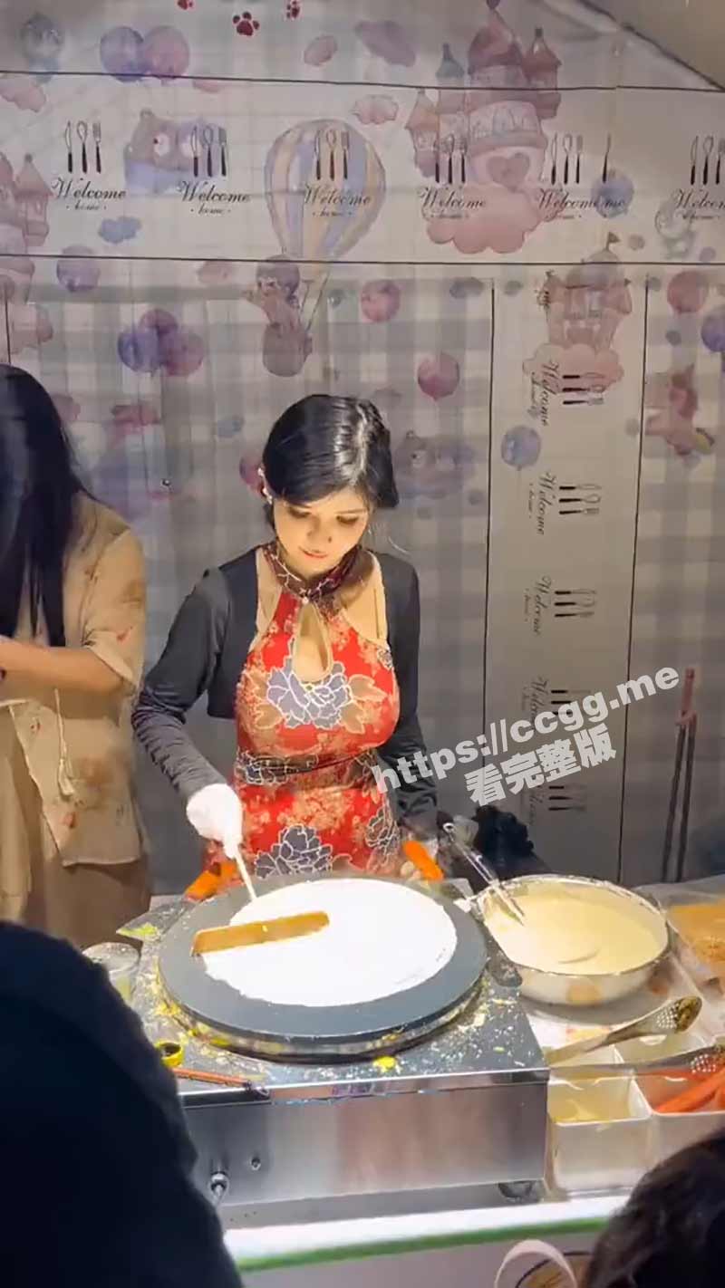 狗头萝莉卖煎饼！抖音百万粉丝网红狗头萝莉 退圈摆摊卖煎饼 一天赚400元 【附狗头萝莉14分钟性爱视频】