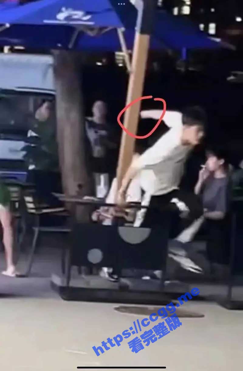 厦门华天涉外学院直播砍人事件！国服橘右京携刀远行千里错砍主播石佳明 画面血腥慎入！