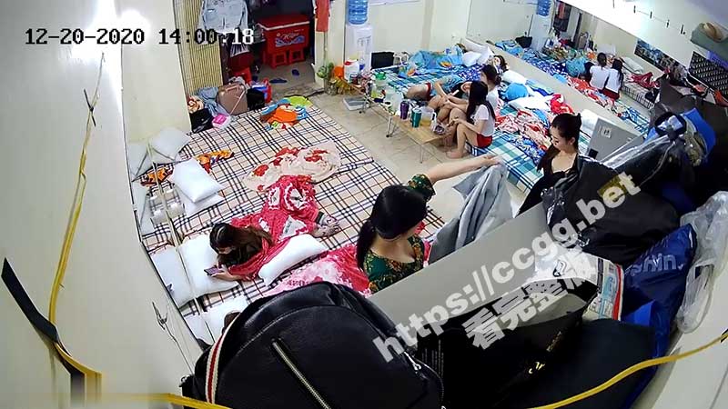 缅北电诈女生集体宿舍监控视频曝光！身材不错制服美女换衣服全裸擦润肤露高清流出