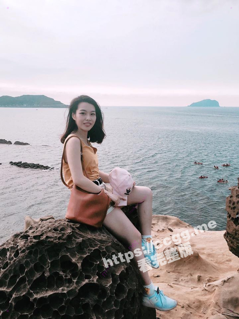 台湾反差骚人妻 萱萱 不雅私拍流出 自慰吹箫样样精通 骑乘狂扭激情榨精！