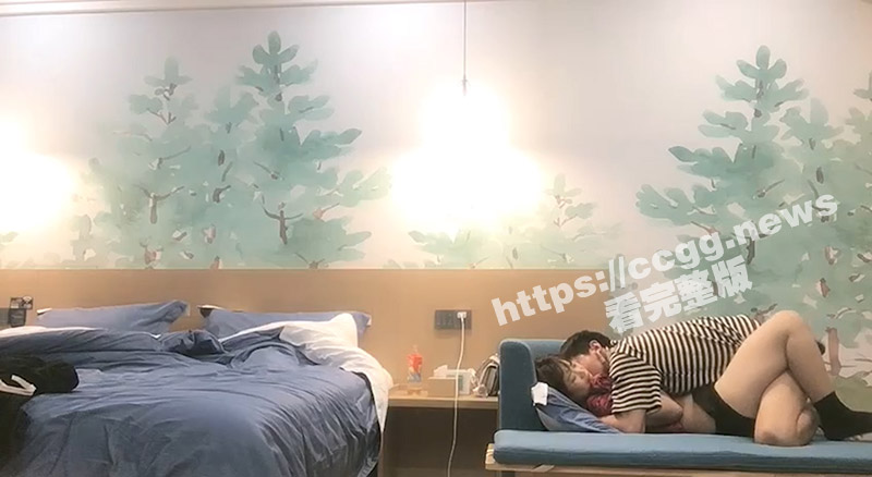 现实版霸王硬上弓 小伙开房约炮女网友 一步步攻破防线 我就蹭蹭不进去！