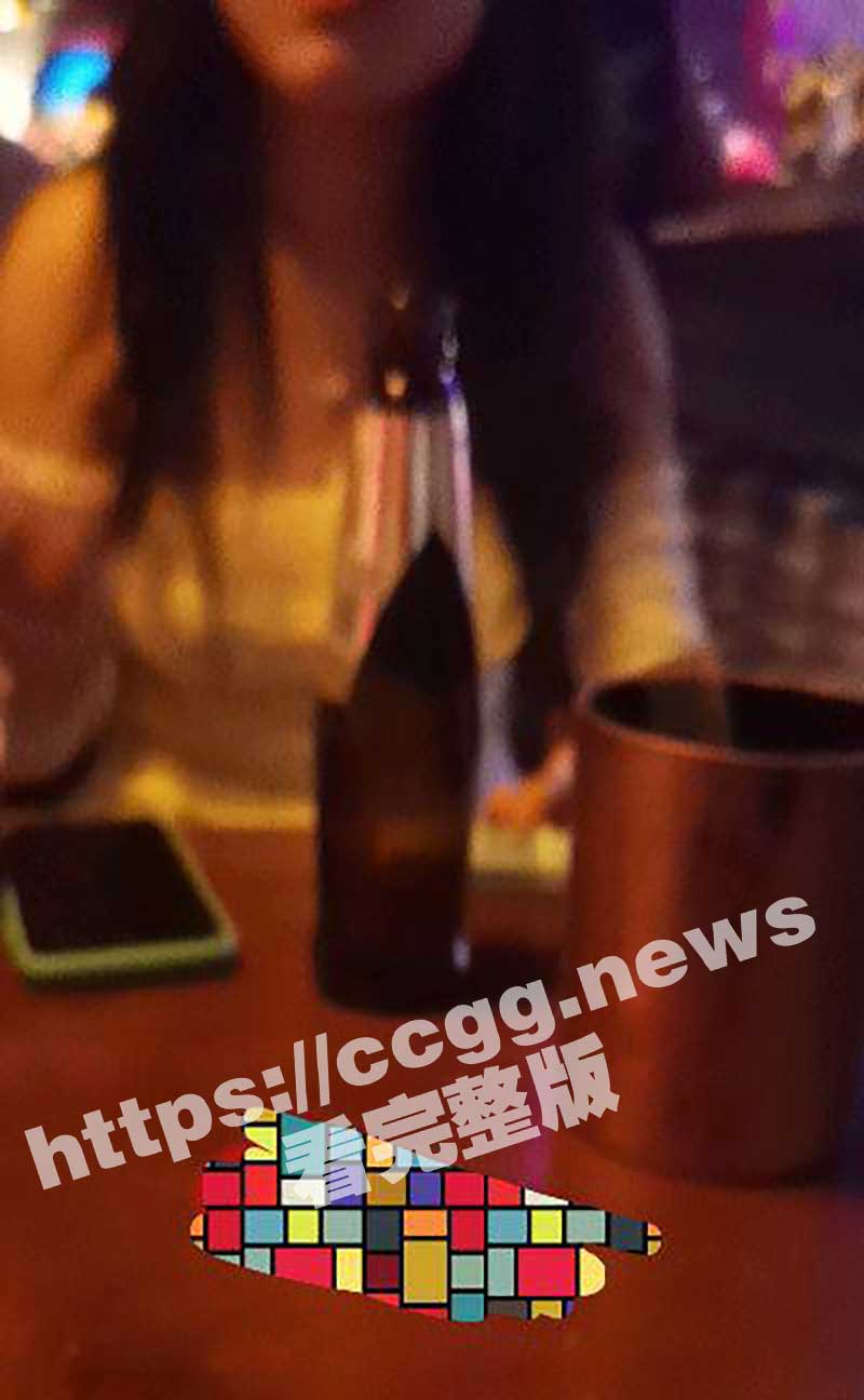 朋友妻最好骑 自家骚妻被人内射 也要内射一线天肥鲍朋友妻 无毛嫩逼操起来就是爽摸着更爽