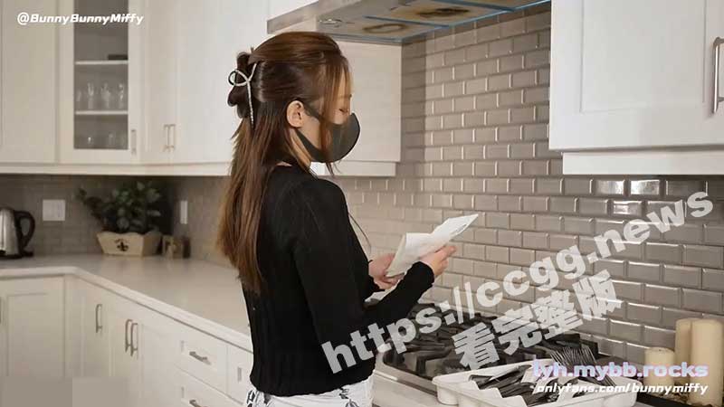 推特极品人妻 米菲兔 剧情淫作 送餐员强上独守空房的寂寞少妇 场面撸点极高！