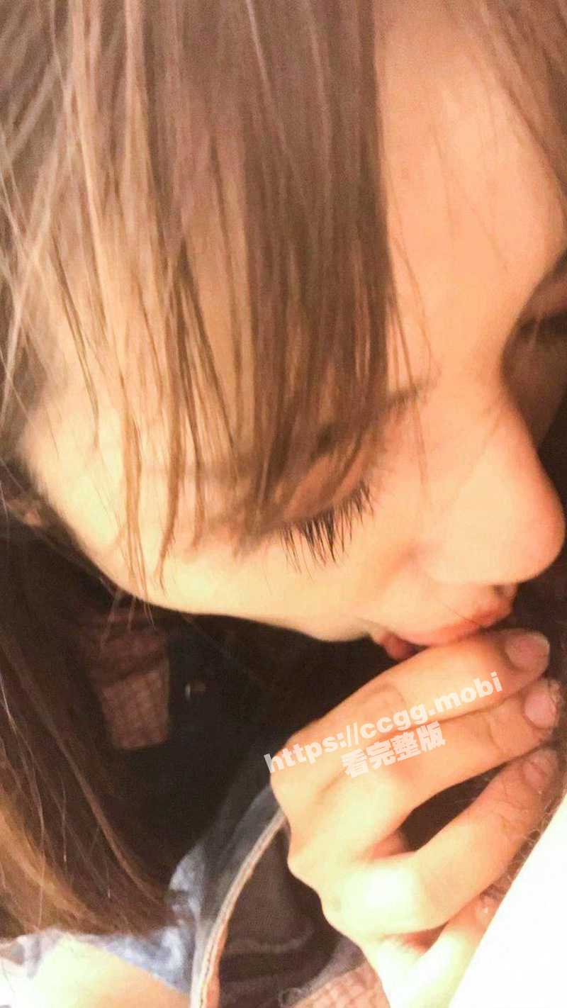 “江大校花”优衣库试衣间足交口活 酒店調教 多场景激情性爱 35分钟完整版！