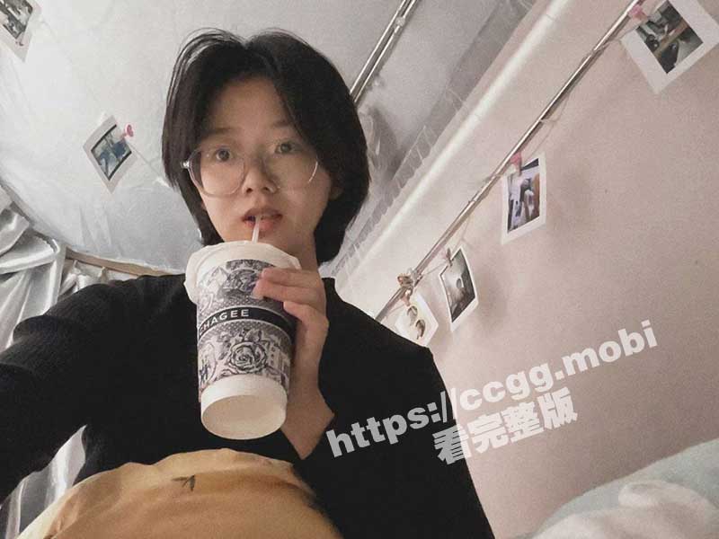 湖北汉江大学眼镜婊 吕娟 性爱视频曝光 细腰翘臀爆操打桩 自慰扣穴浪叫风骚