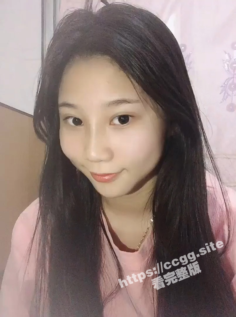清纯良家学生妹 周周 表面乖巧私下淫荡 为追求刺激上演激情自慰！
