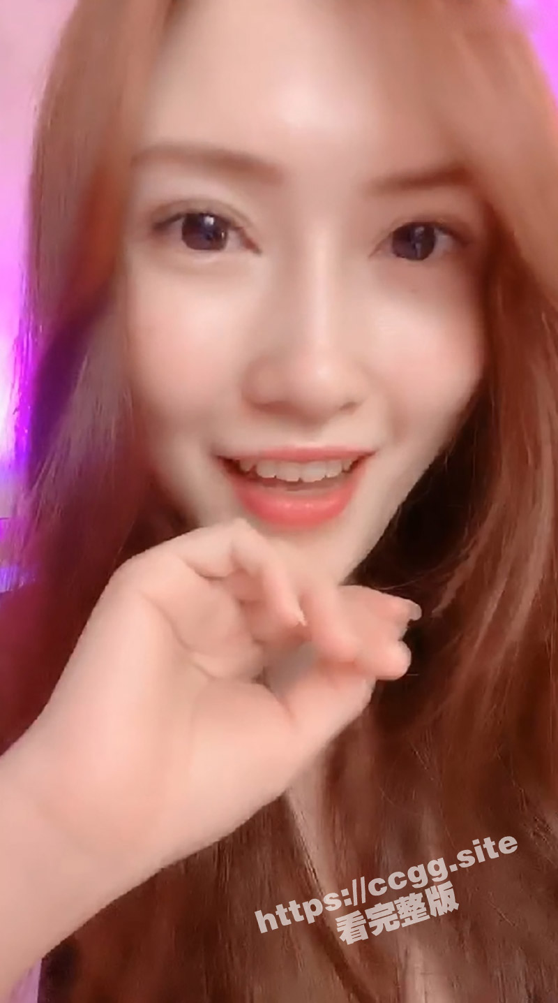 超美女主播 小猫 一对一裸聊视频流出 近景掰穴自慰 尽显放荡天性