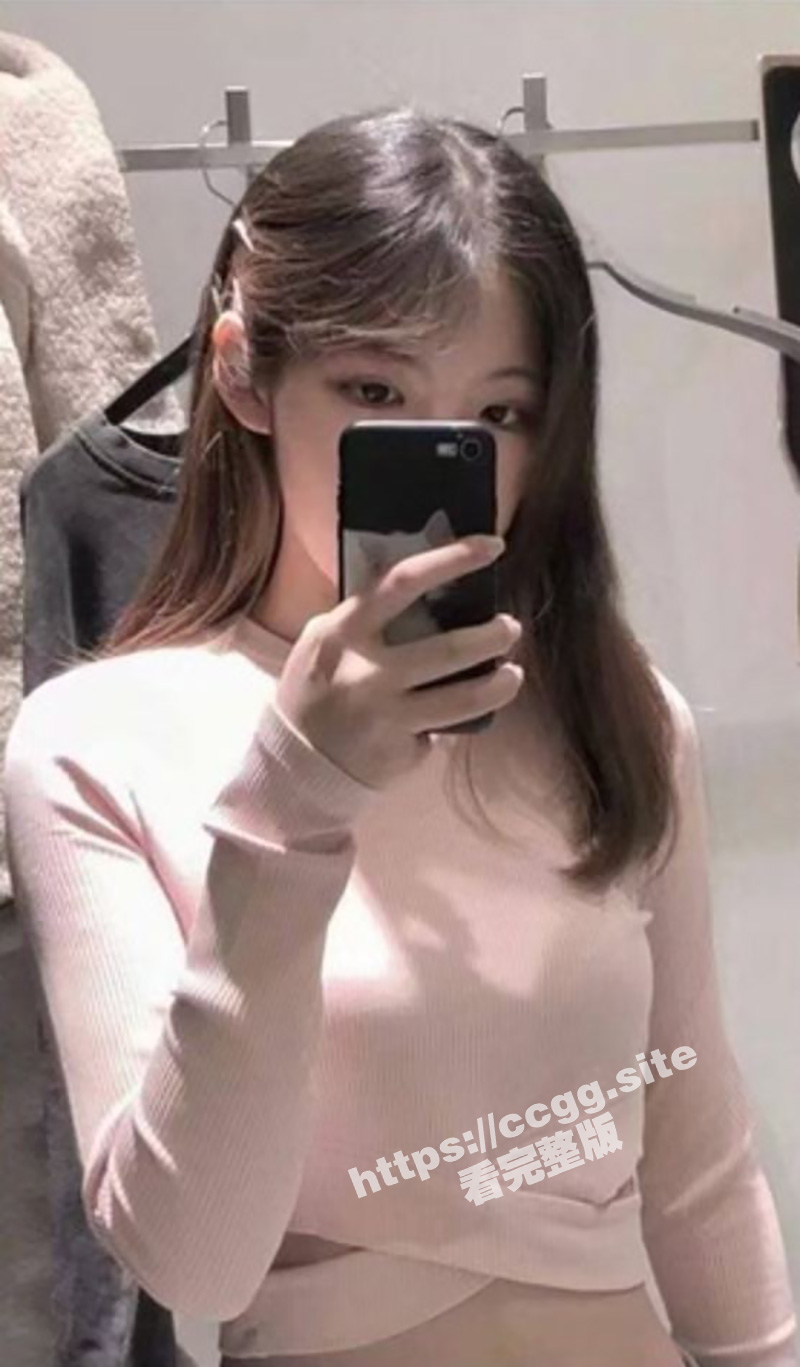 合租的兄弟出差了 帮他照顾老婆！迷翻他的漂亮老婆 各种姿势玩她的小黑B！