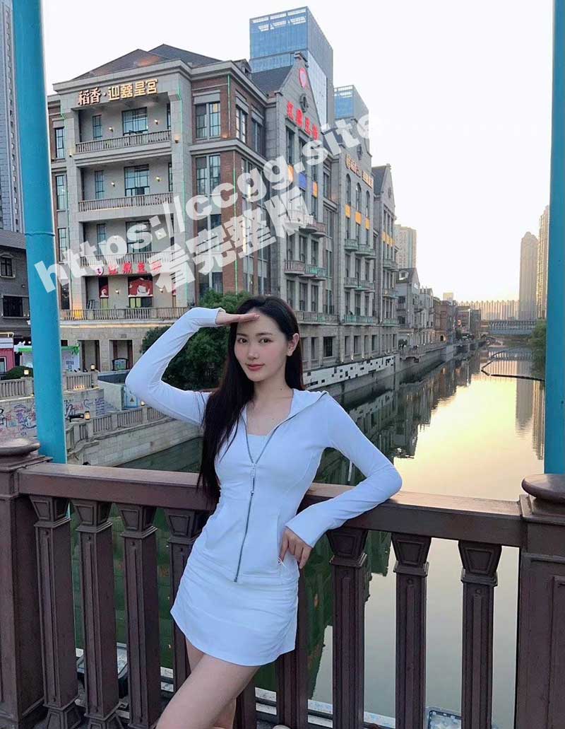 武汉美女大学生 就业难选择下海黄播 宿舍直播扣B撒尿 反差模样尽显风骚！