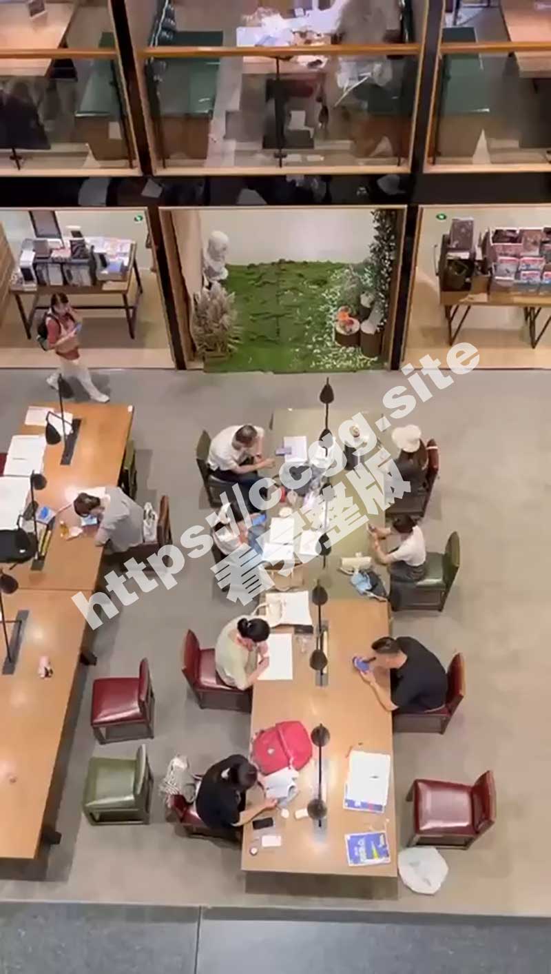 【全网热求】新华书店瓜！新华书店内小情侣偷摸啪啪被偷拍曝光网络
