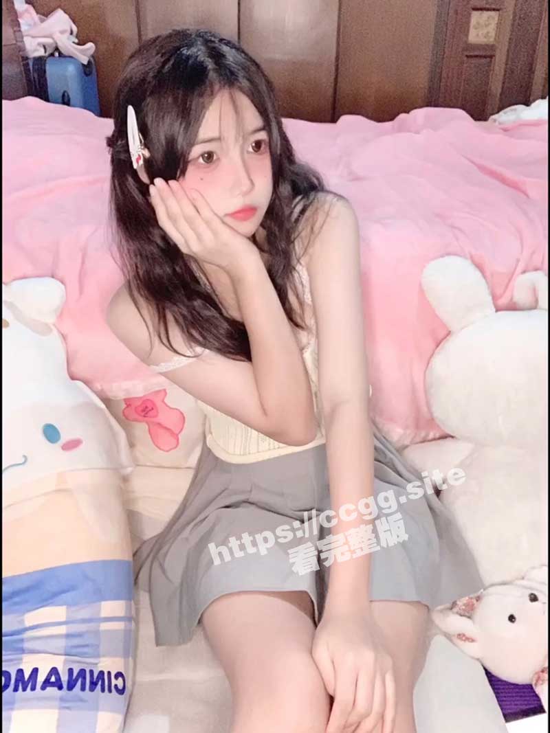 B站网红博主 为什么不是小兔豆 一对一定制私拍 娇嫩萝莉本性浪荡又拜金！