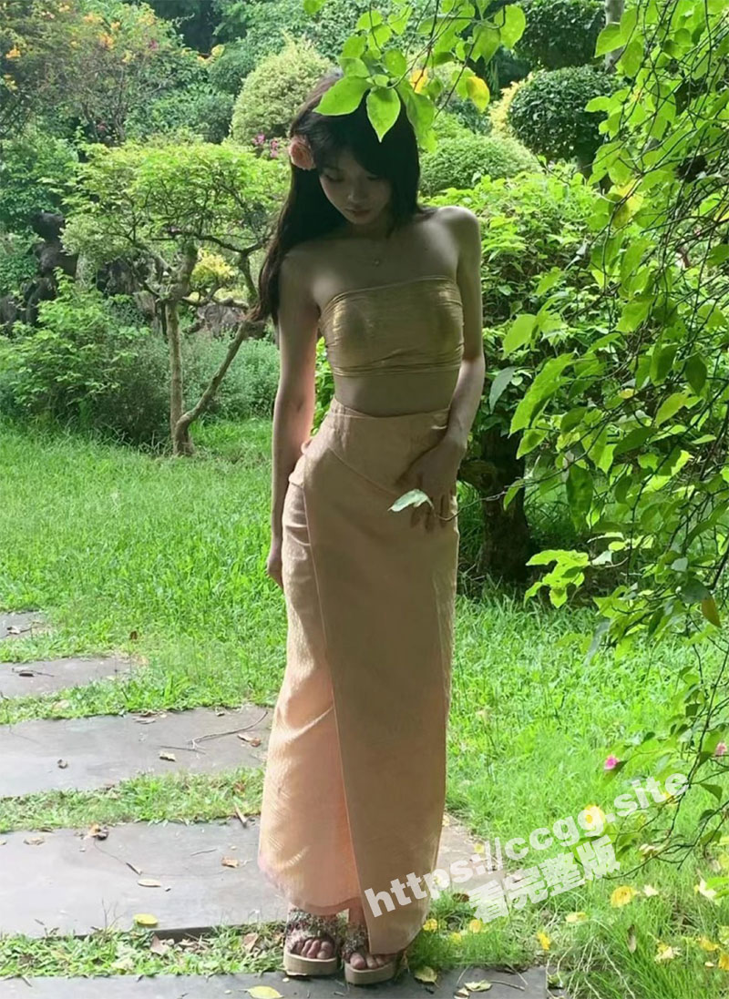 长腿白虎嫩穴女神和男友打炮视频流出！极品鲍鱼肥美多汁 直接被男友操尿了 对白有趣