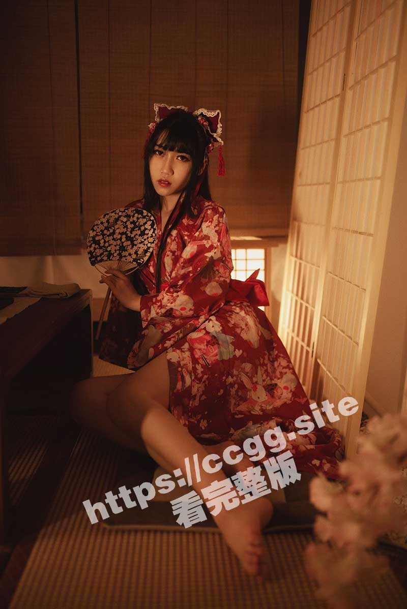 高人气福利姬 不呆猫 高价定制私拍和服捆绑 体内的爱国基因蠢蠢欲动！