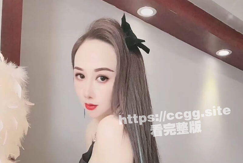 快手 #肉肉天鹅，极品大奶少妇土豪订制诱惑，自慰视频流出
