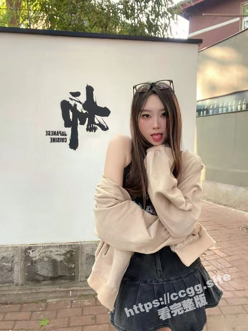 记录美好生活精品自拍！家有骚母狗 整天换各种情趣制服勾引我！