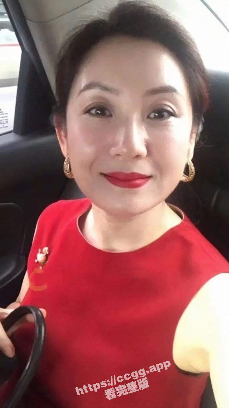 母子情深之陪读的母亲！母亲勾引帅气家教被我发现 最终拿下骚妈并长期保持情侣关系！