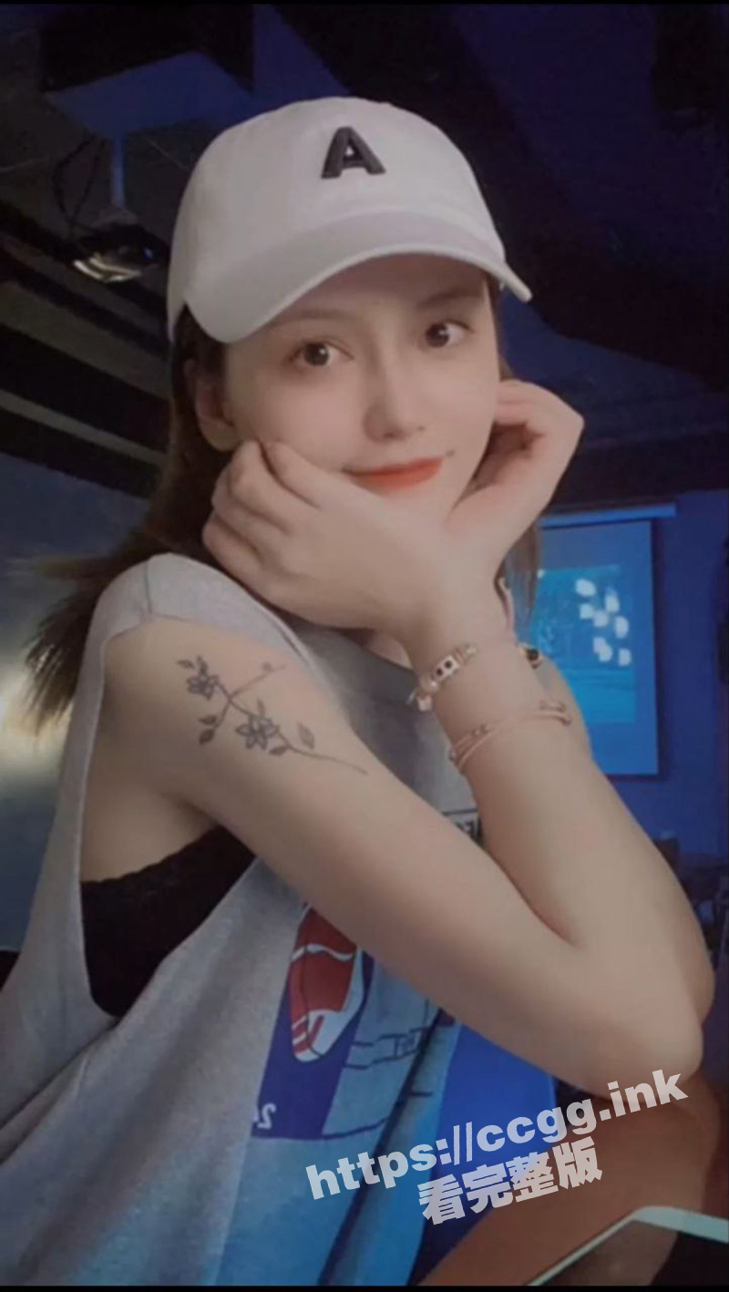 海南航空超美空姐 何婷雯 被土豪包养夜夜笙歌 玩深喉内射颜射 完整版视频流出！