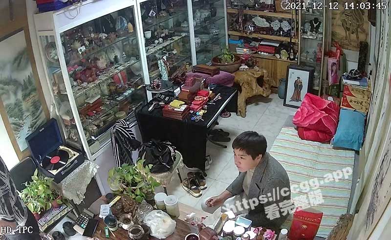 家庭监控 年度最强淘古井专家 古玩店老板4天玩了4个良家少妇