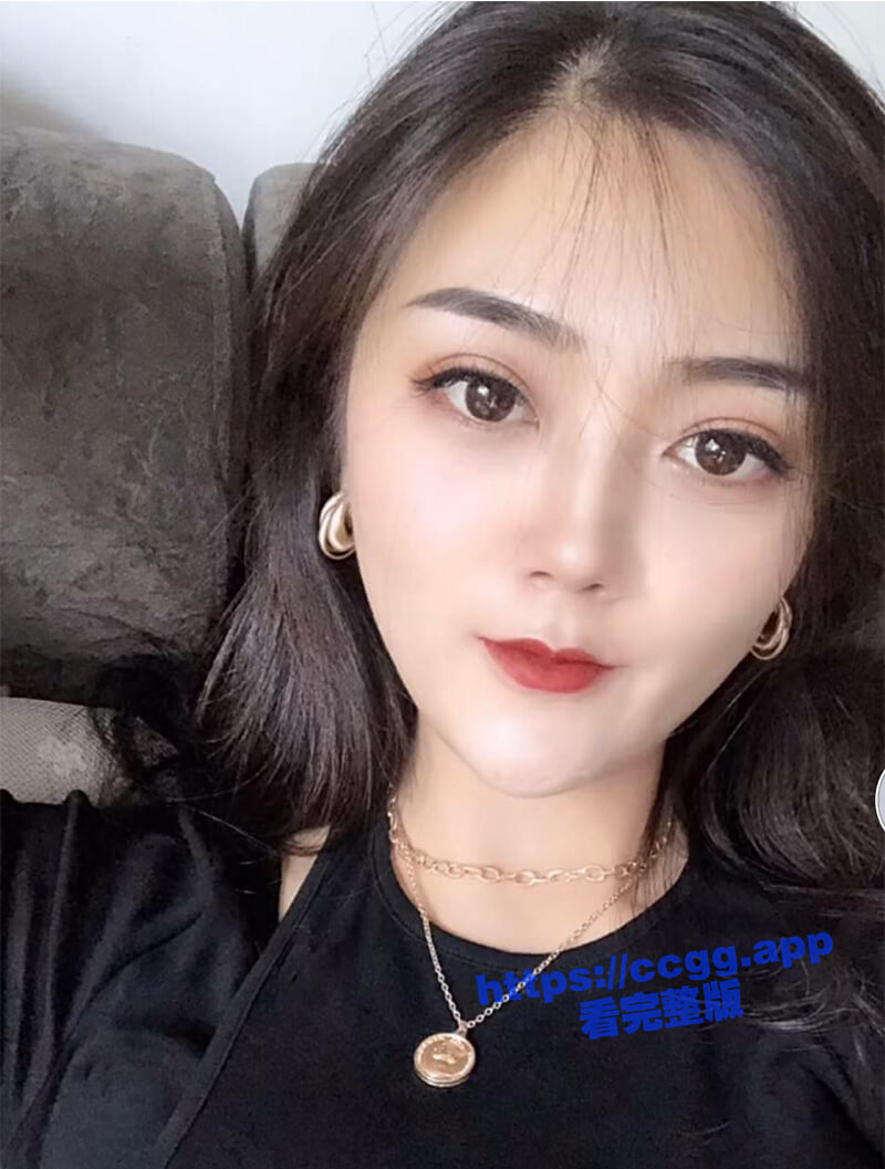 极品反差御姐 ，这性感的大屁股，真想把脸埋进去